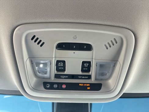 Used 2019 Chevrolet Traverse LT w/ LT Premium Package AWD/4WD image 31