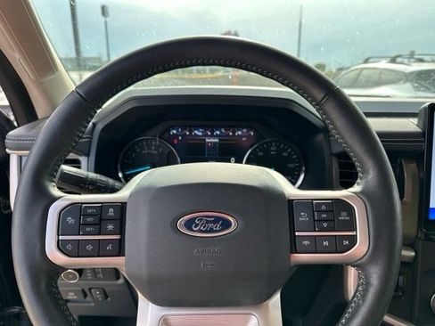 Used 2024 Ford Expedition XLT RWD image 9