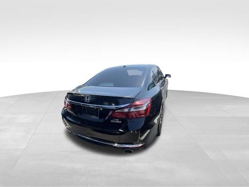 Used 2016 Honda Accord Touring image 17