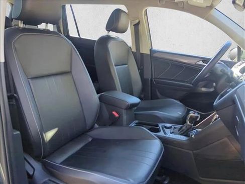 Used 2022 Volkswagen Tiguan SE AWD/4WD image 24