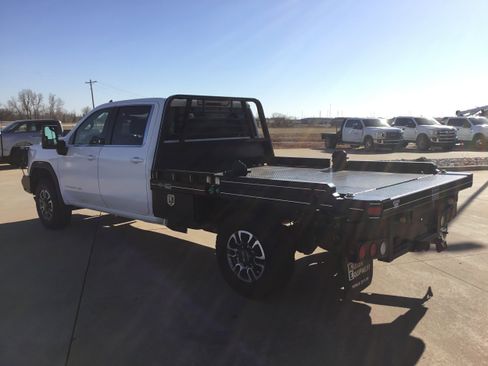 Used 2021 GMC Sierra 3500 SLE w/ SLE Convenience Package image 3
