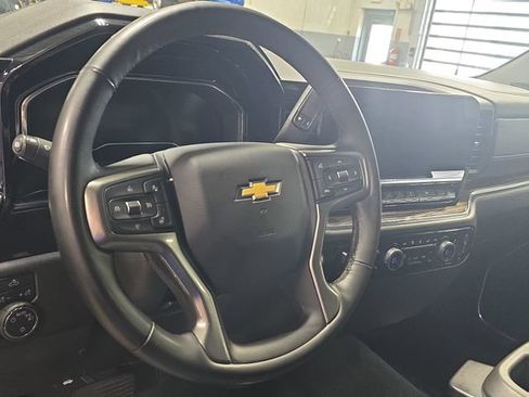 Used 2025 Chevrolet Silverado 1500 LT AWD/4WD image 19