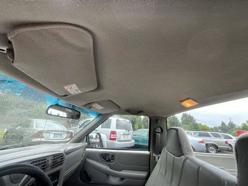 Used 2000 GMC Sonoma SL RWD image 14