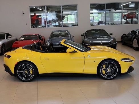 Certified 2025 Ferrari Roma Spider RWD image 40