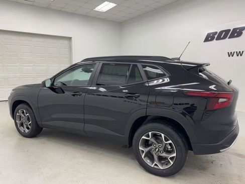 New 2026 Chevrolet Trax LT FWD image 7
