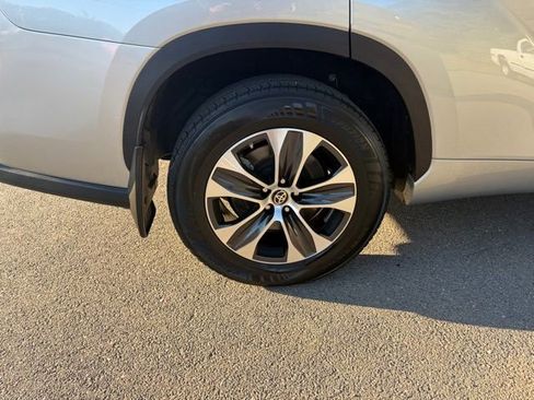 Used 2021 Toyota Highlander XLE image 40