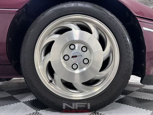 Used 1993 Chevrolet Corvette Convertible RWD image 25
