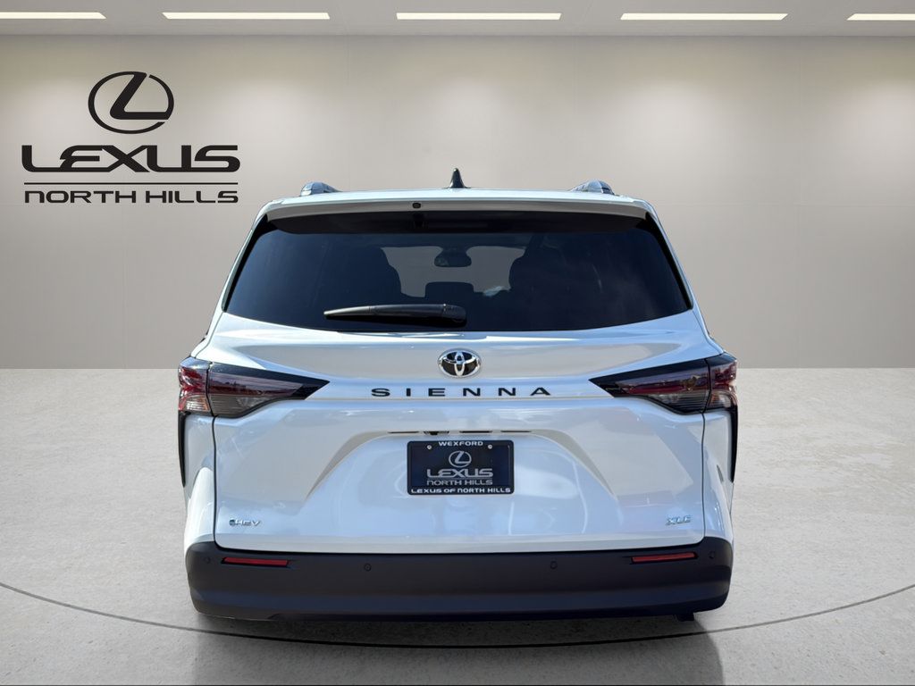 Used 2026 Toyota Sienna XLE FWD image 7
