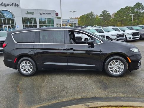 New 2026 Chrysler Pacifica Select FWD image 14