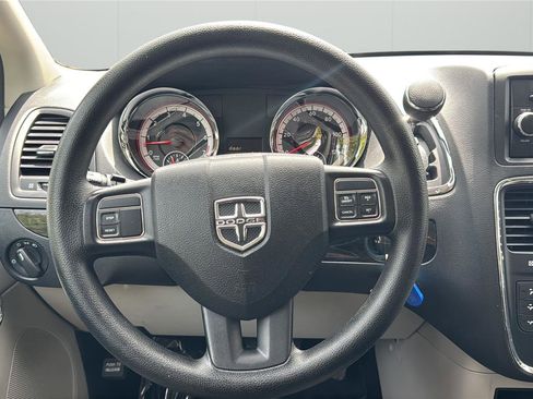 Used 2015 Dodge Grand Caravan American Value Package FWD image 22