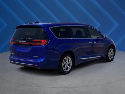 Used 2021 Chrysler Pacifica Limited w/ Premium & Safety Sphere Group FWD image 3