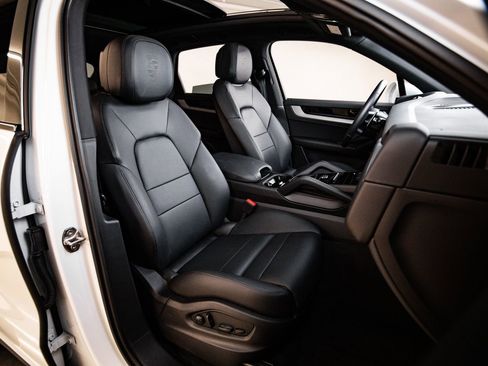 Certified 2026 Porsche Cayenne AWD/4WD image 29