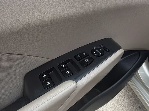 Used 2020 Hyundai Accent SE w/ Cargo Package FWD image 13