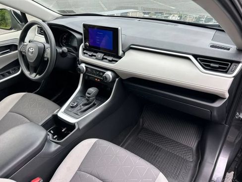 Used 2025 Toyota RAV4 XLE AWD/4WD image 32