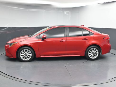 Used 2020 Toyota Corolla LE w/ LE Premium Package image 5