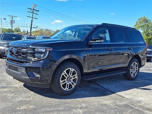 New 2025 Ford Expedition Active image 2