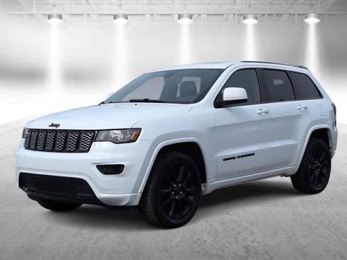 Used 2019 Jeep Grand Cherokee Altitude AWD/4WD image 4
