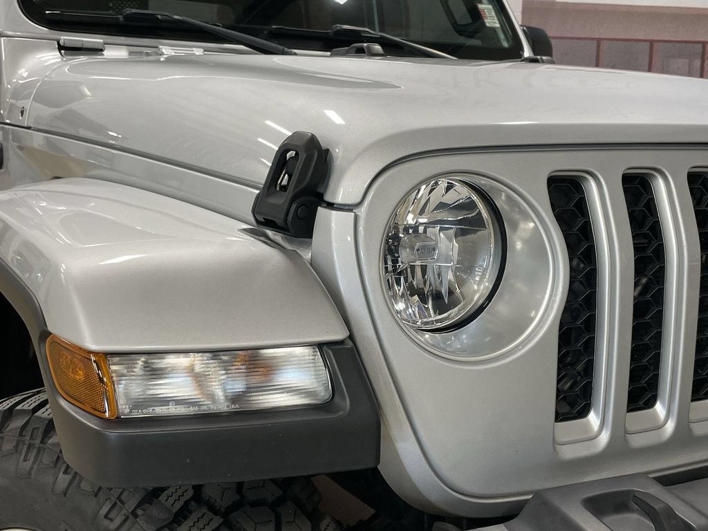 Used 2022 Jeep Gladiator Overland w/ Cold Weather Group AWD/4WD image 10