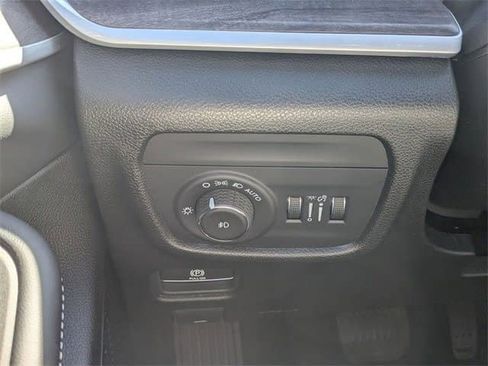 New 2025 Jeep Grand Cherokee Limited RWD image 13