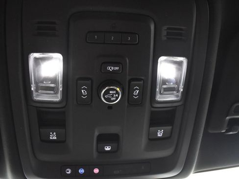 Used 2021 Cadillac Escalade Premium Luxury image 23