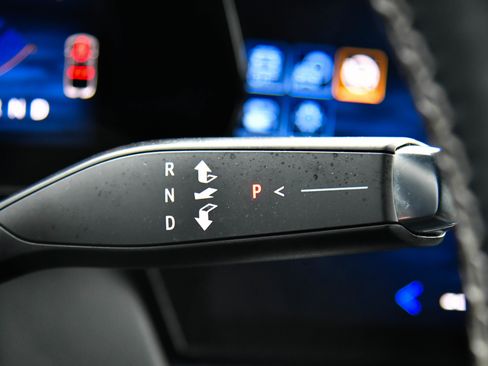 Used 2025 Chevrolet Equinox EV LT w/ Convenience Package image 35