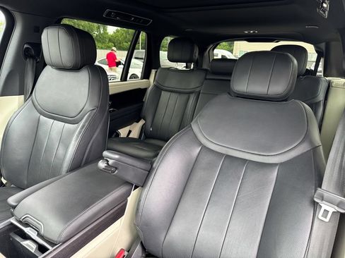 Used 2024 Land Rover Range Rover Long Wheelbase SE AWD/4WD image 36
