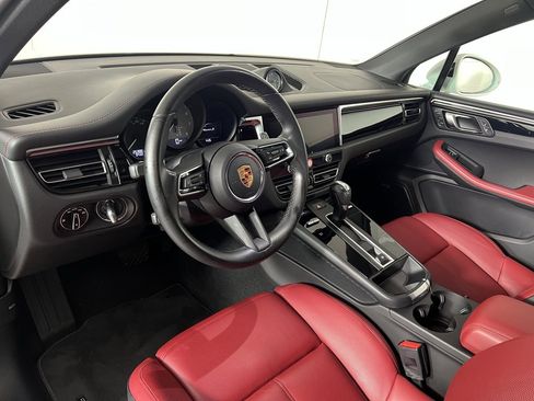 Certified 2023 Porsche Macan S image 4