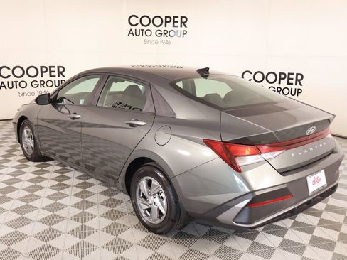 Used 2025 Hyundai Elantra SE FWD image 21