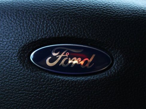 Used 2015 Ford F150 Lariat w/ Equipment Group 502A Luxury image 28