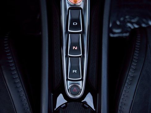 Used 2025 McLaren Artura Spider RWD image 68