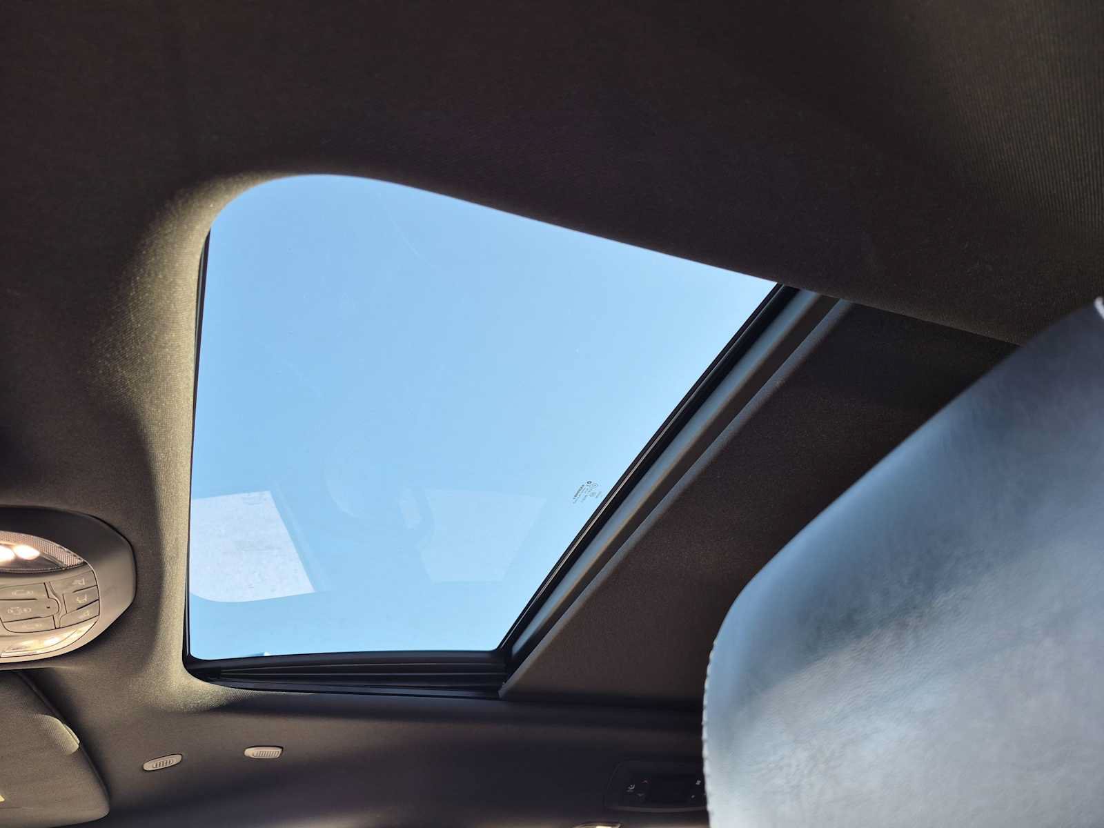 Used 2025 Chrysler Pacifica Limited FWD image 19