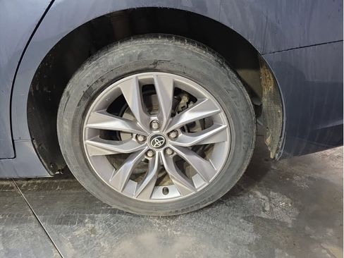 Used 2021 Toyota Avalon XLE image 3