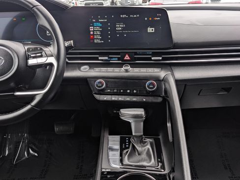 Used 2023 Hyundai Elantra SEL w/ Convenience Package FWD image 10
