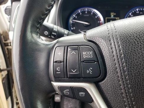 Used 2016 Toyota Highlander Limited image 18