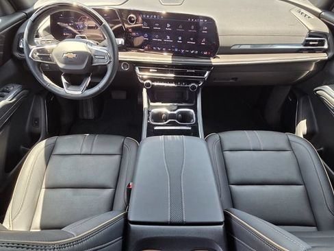 Certified 2025 Chevrolet Traverse High Country FWD image 12