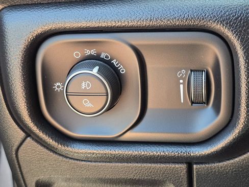 Used 2022 RAM 1500 Big Horn AWD/4WD image 42