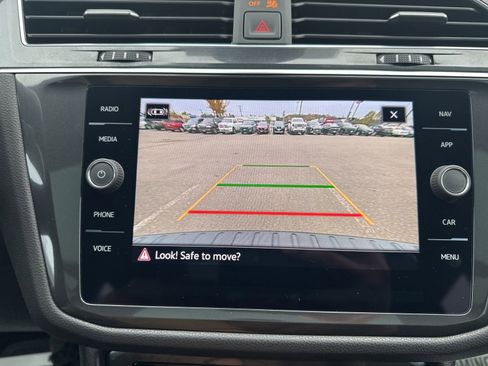 Certified 2022 Volkswagen Tiguan SEL R-Line image 25