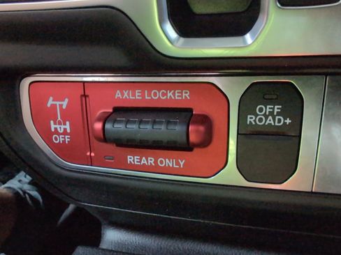 Used 2024 Jeep Gladiator Mojave AWD/4WD image 39