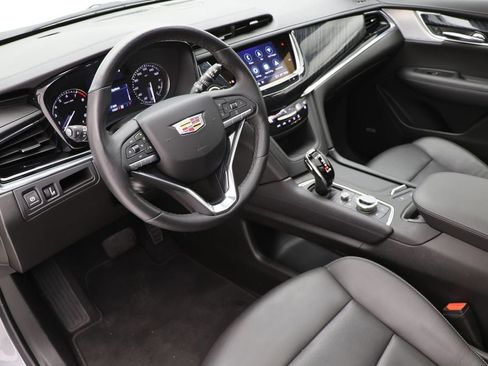 Used 2025 Cadillac XT6 Premium Luxury image 16