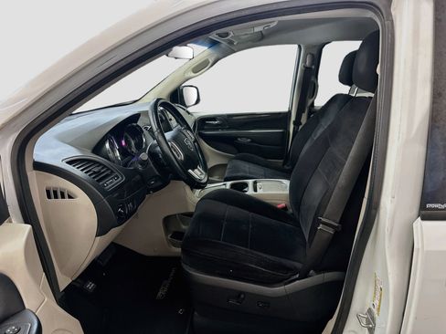 Used 2013 Dodge Grand Caravan SXT w/ Rear Park Assist Pkg FWD image 13