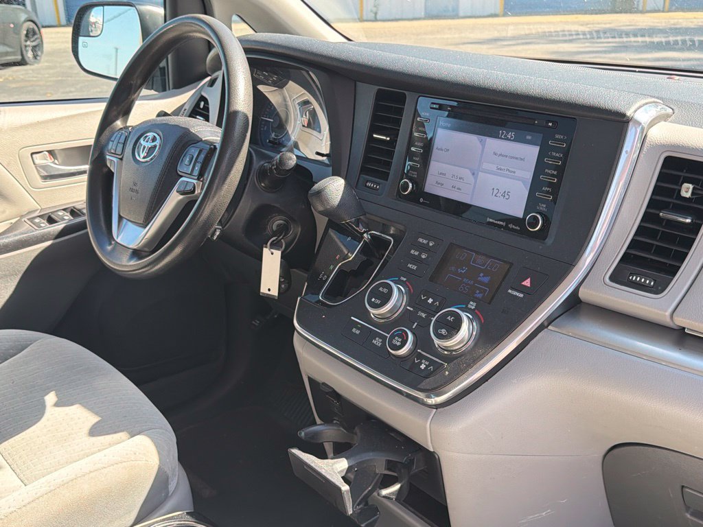 Used 2019 Toyota Sienna LE FWD image 20