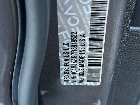 Used 2024 Jeep Grand Cherokee L Laredo image 31