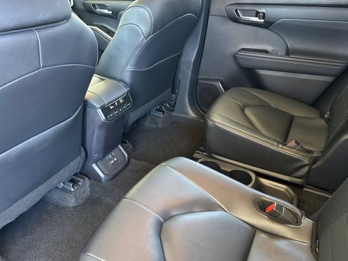 Used 2026 Toyota Highlander XLE AWD/4WD image 26