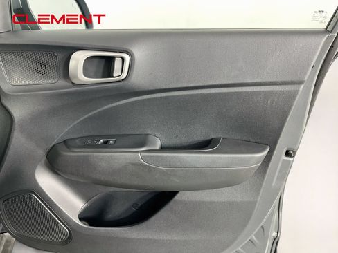 Used 2025 Hyundai Venue SEL FWD image 34