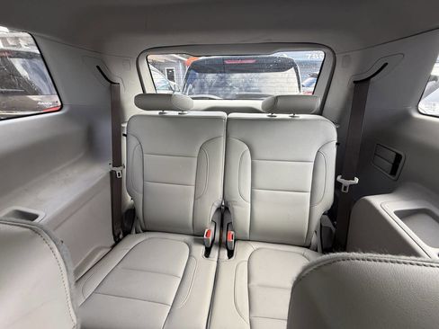 Used 2019 GMC Acadia SLT w/ LPO, Floor Liner Package image 6