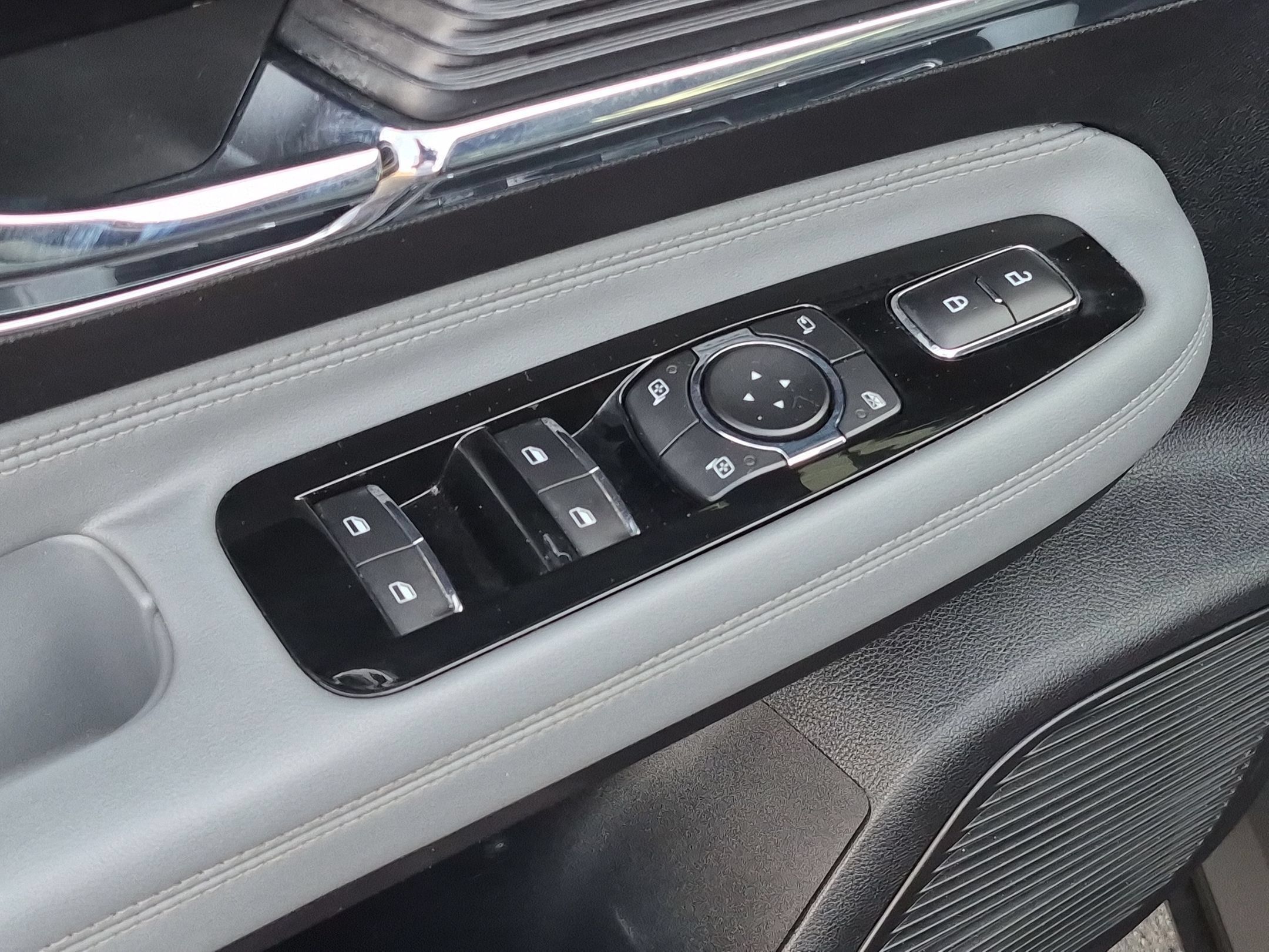 Used 2021 Lincoln Corsair AWD w/ Premium Package image 23
