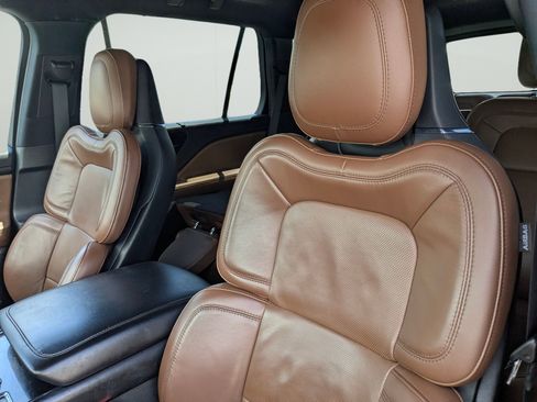 Used 2023 Lincoln Aviator Grand Touring w/ Equipment Group 301A AWD/4WD image 6