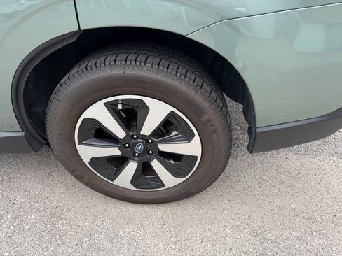 Used 2018 Subaru Forester 2.5i Premium w/ All-Weather Package AWD/4WD image 9