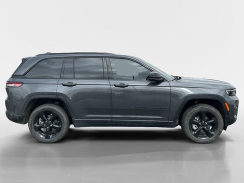 Used 2025 Jeep Grand Cherokee Limited w/ Black Appearance Package AWD/4WD image 7