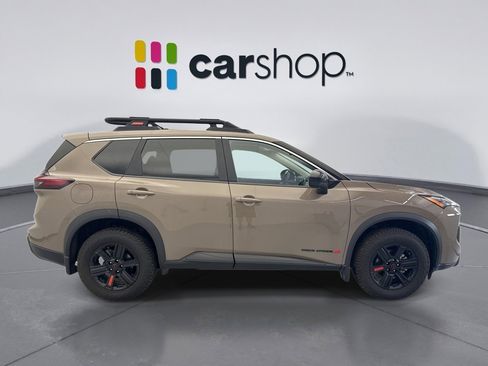 Used 2025 Nissan Rogue SV AWD/4WD image 6